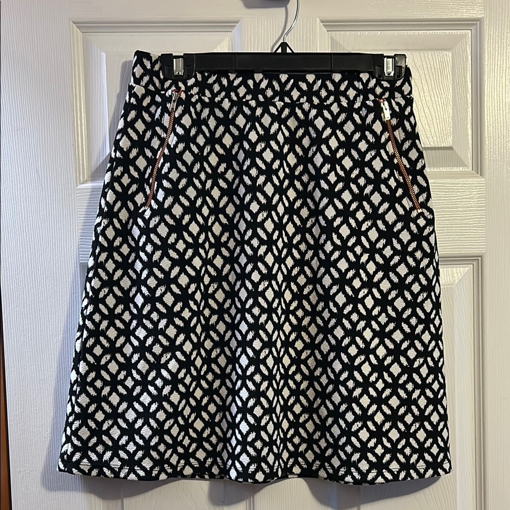 Le Lis Black and White A-Line Knee-Length Skirt